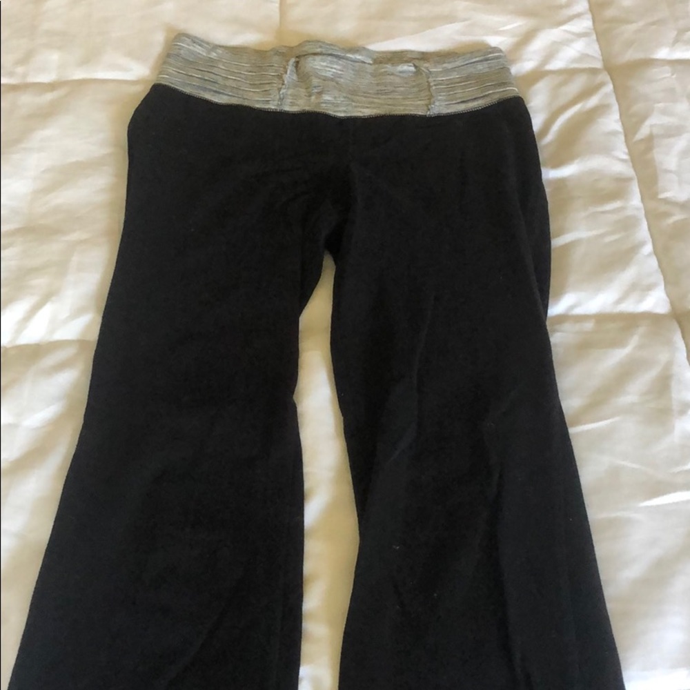 Black yoga pants